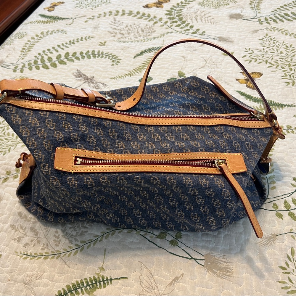 Beautiful Genuine Dooney and Bourke slouch purse
